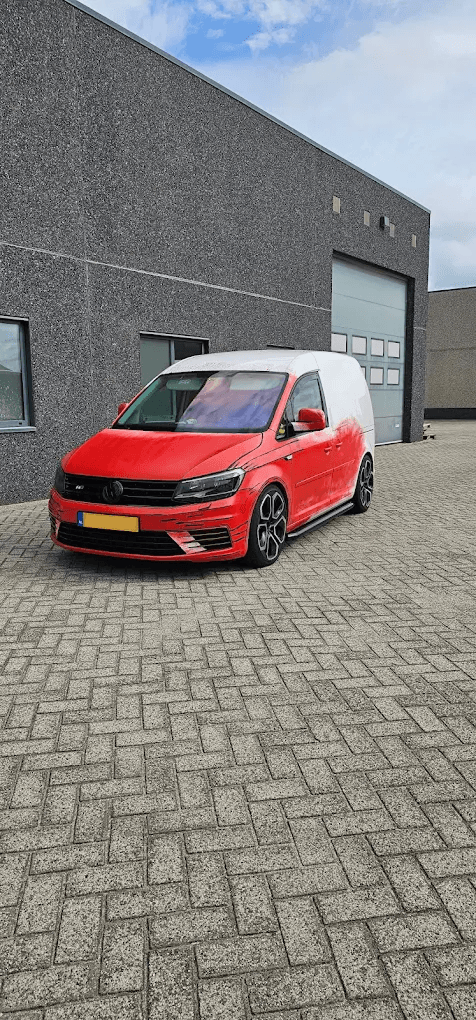 Bestelwagen met professionele belettering door De Dipper